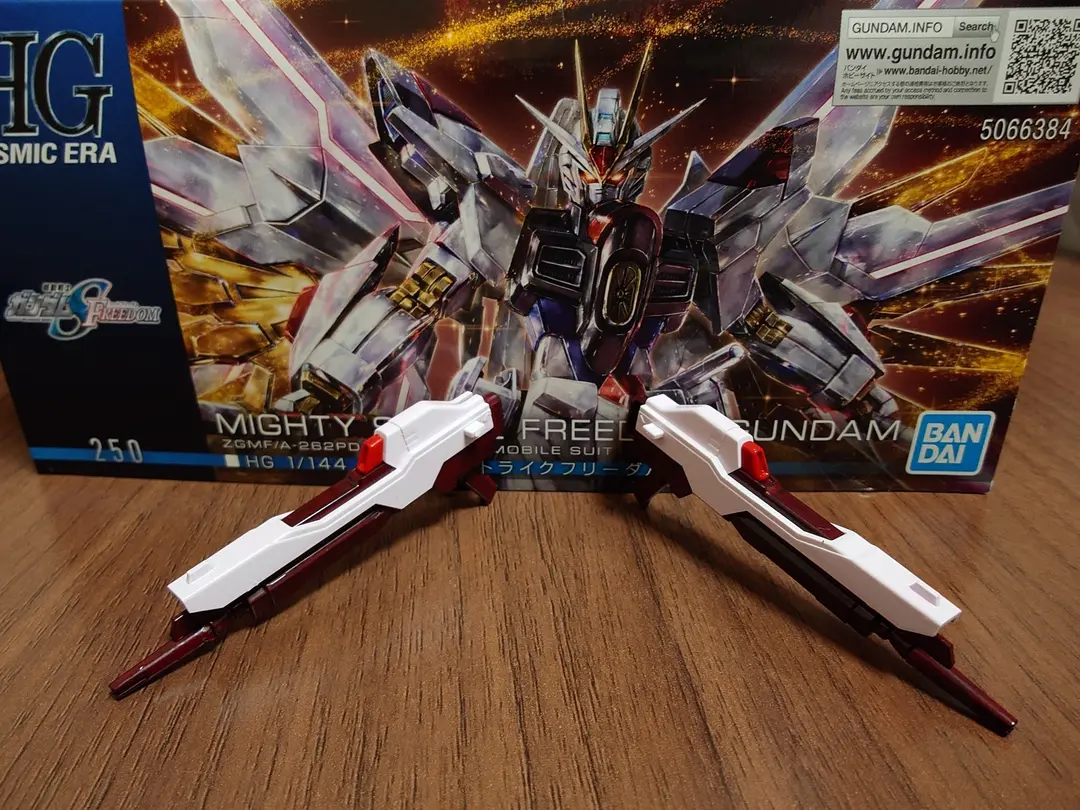 ＨＧ 1/144 マイティストライクフリーダムガンダム　ストライクルージュカラー　筆塗り　全塗装　組立　コマ撮　高エネルギービームライフル　#shorts