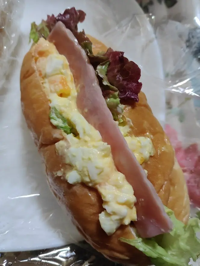 ロールパンサンドを作りました。