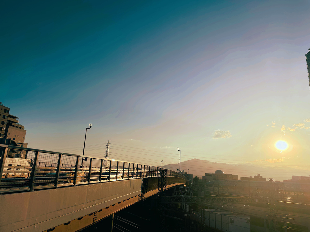 青く赤くなる夕べ