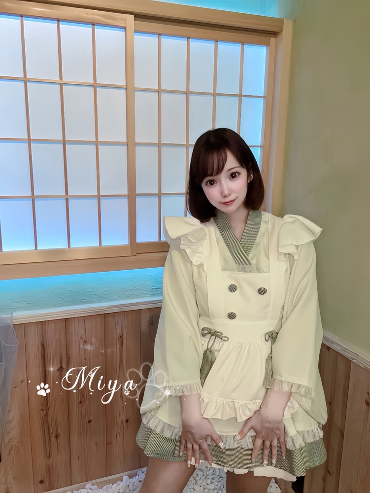 清純で可愛い学生さん顔立ちが美しく、小さな口は舌を上手に吸い、舌遣いが巧みですよ