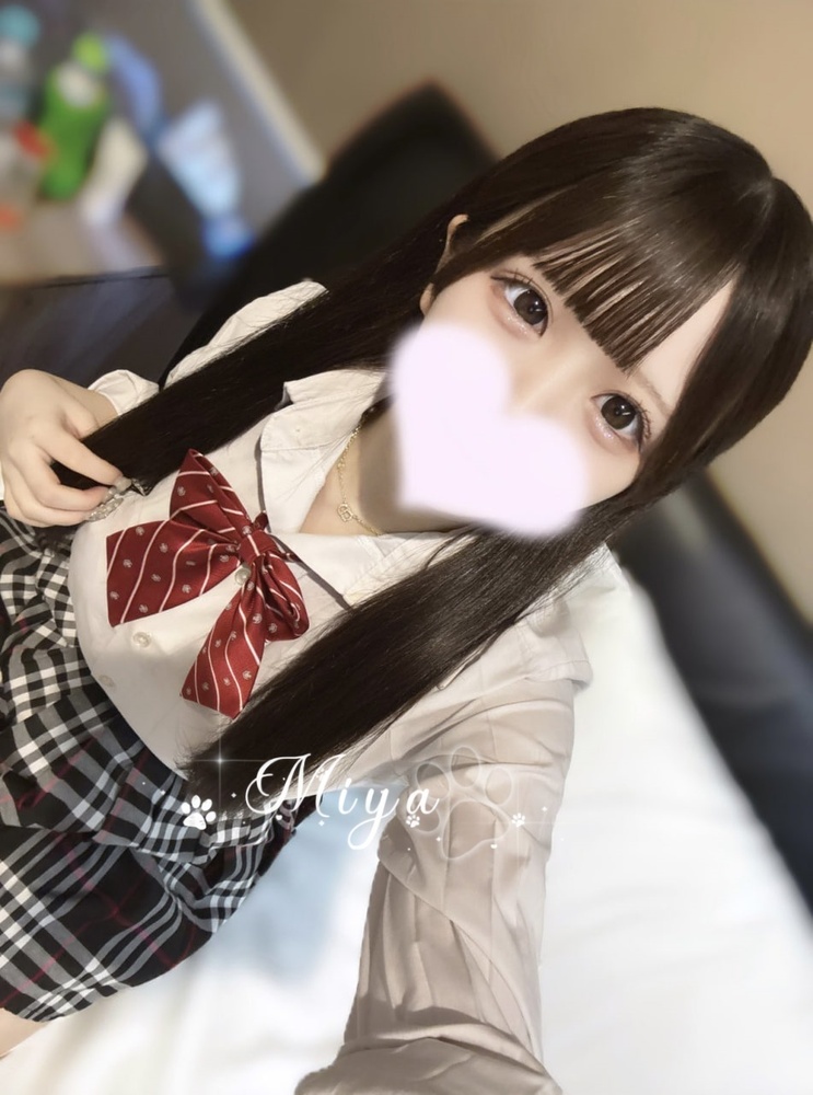 最初は少し恥ずかしがり屋ですが、ベッドでは完全に自分をコントロールできなくなります  愛することが大好きなかわいい妹系女子です