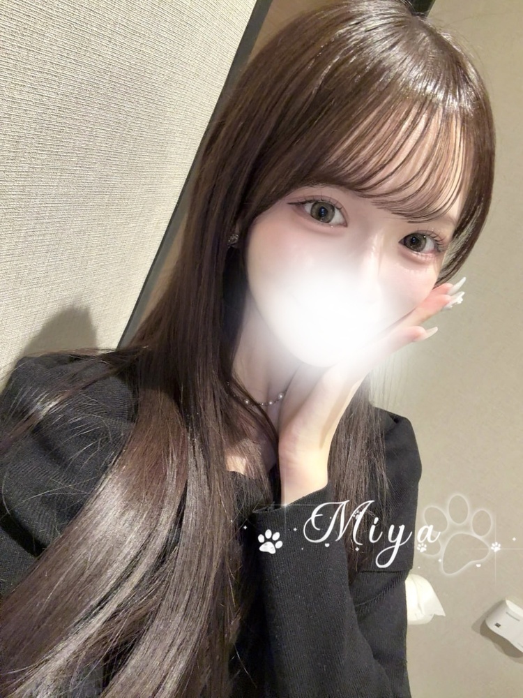 白皙の美少女で、顔立ちは清純、純粋な欲望と狂気を秘めています。   技術は一流で、大胆なスケール感を持ち、美脚と細いウエストも兼ね備えています