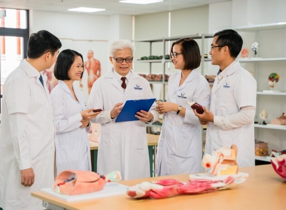 Bác sĩ đầu ngành đang công tác tại Bệnh Viện Đại Học Phenikaa