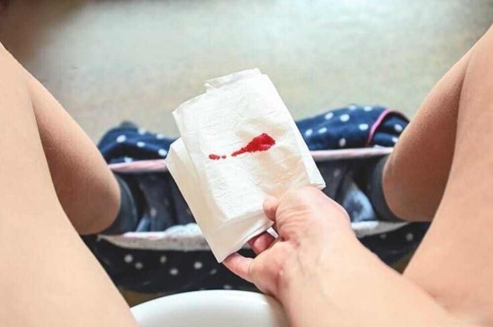 Dấu hiệu có bầu sau quan hệ và dấu hiệu tiền kinh khác nhau ra sao?