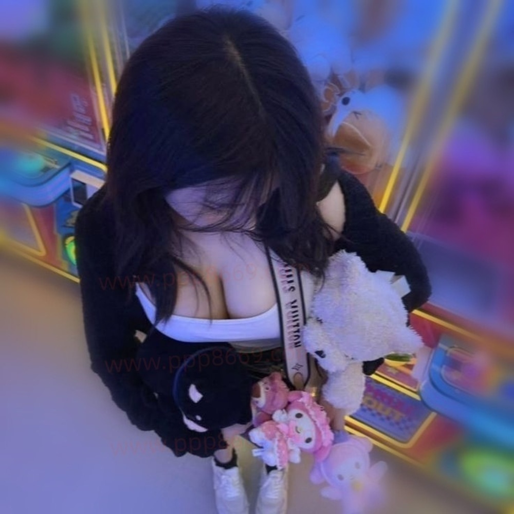 高雄童顔巨乳TG搜sk38266 球球 162cm.E奶.22歲 #車頭燈爆閃 有哥哥愛嗎？