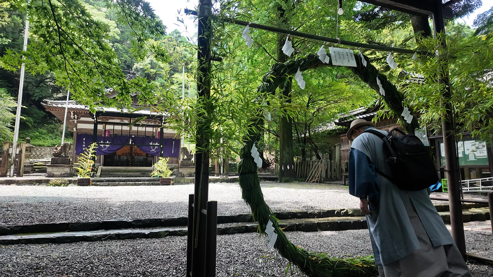 【こだわりの裏話】たった1シーンのために3回くぐった茅の輪と、ソロVloggerの情熱